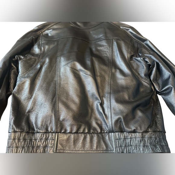 Wilsons Leather Black Bomber Jacket Men's
Medium Thinsulate Insulation RN 69426 - Picture 5 of 15